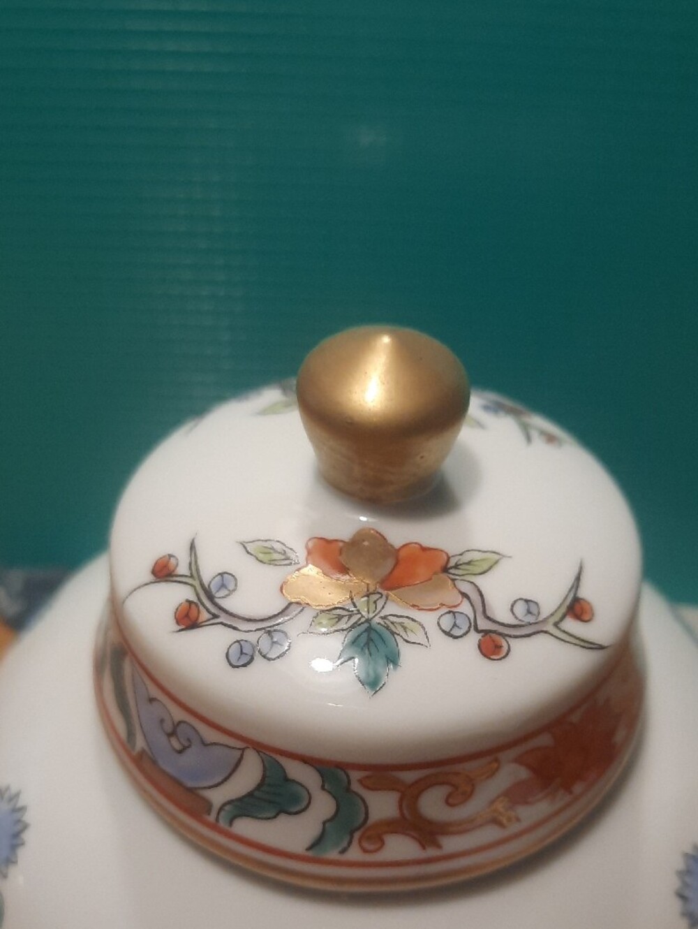 Porcelain Floral Ginger Jar with Gold Lid and Multicolor Motif - Picture 5 of 8